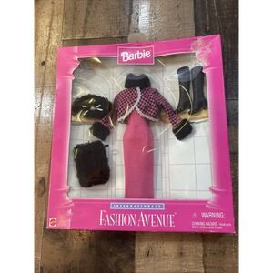 Mattel 1996 Fashion Avenue International WINTER Barbie Doll Outfit #15902 Vtg
